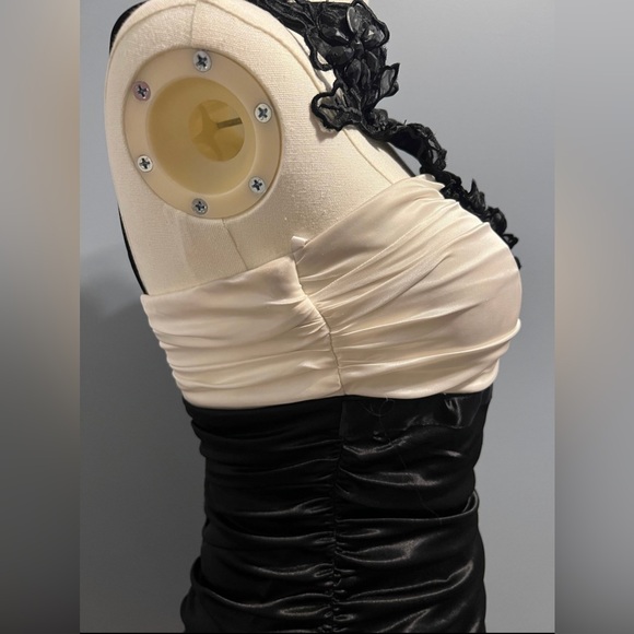 Cute Ruffled Mini Dress - Picture 6 of 7